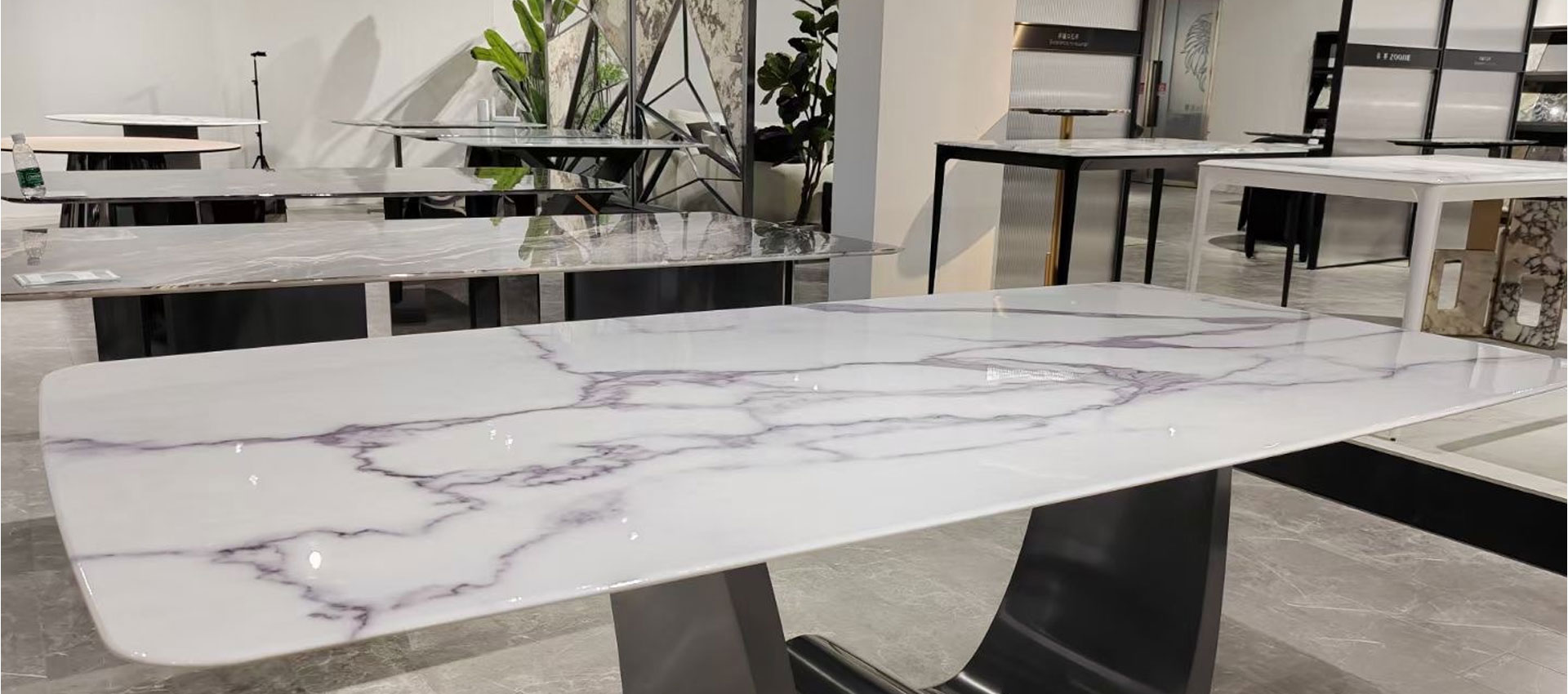 Luxury Veined Slab Tables for Modern Spaces