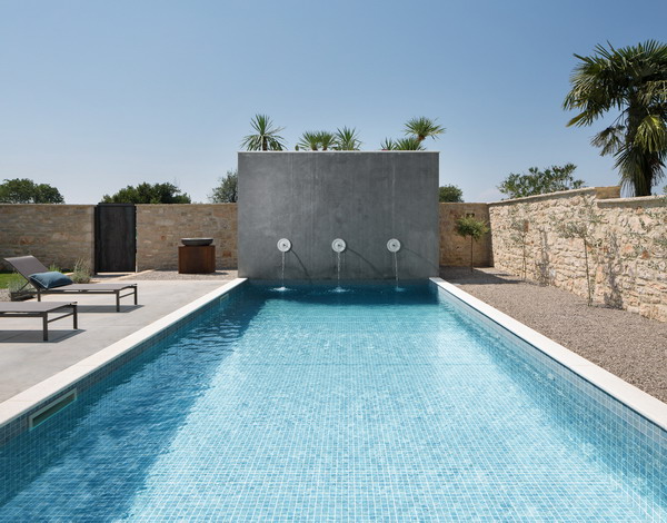 Swimming Pool Ceramic Tiles That Refresh Your Outdoor Oasis